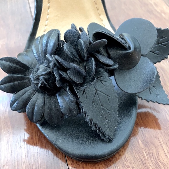 RED KISS stilettos with floral corsage Size 7 - Picture 6 of 9